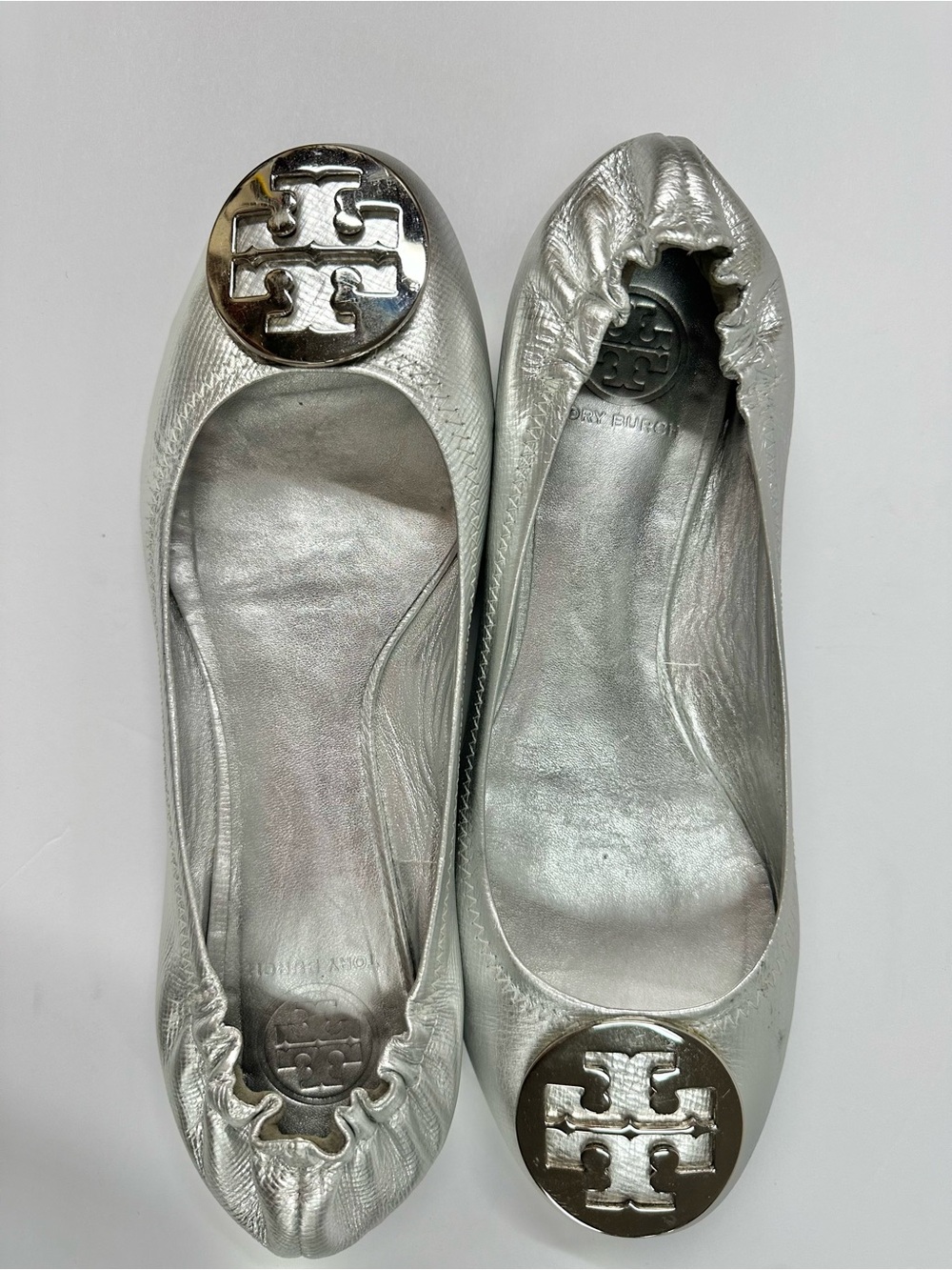 Tory Burch Reva Metallic Silver Leather Logo Ballet Flats Size 9.5 M